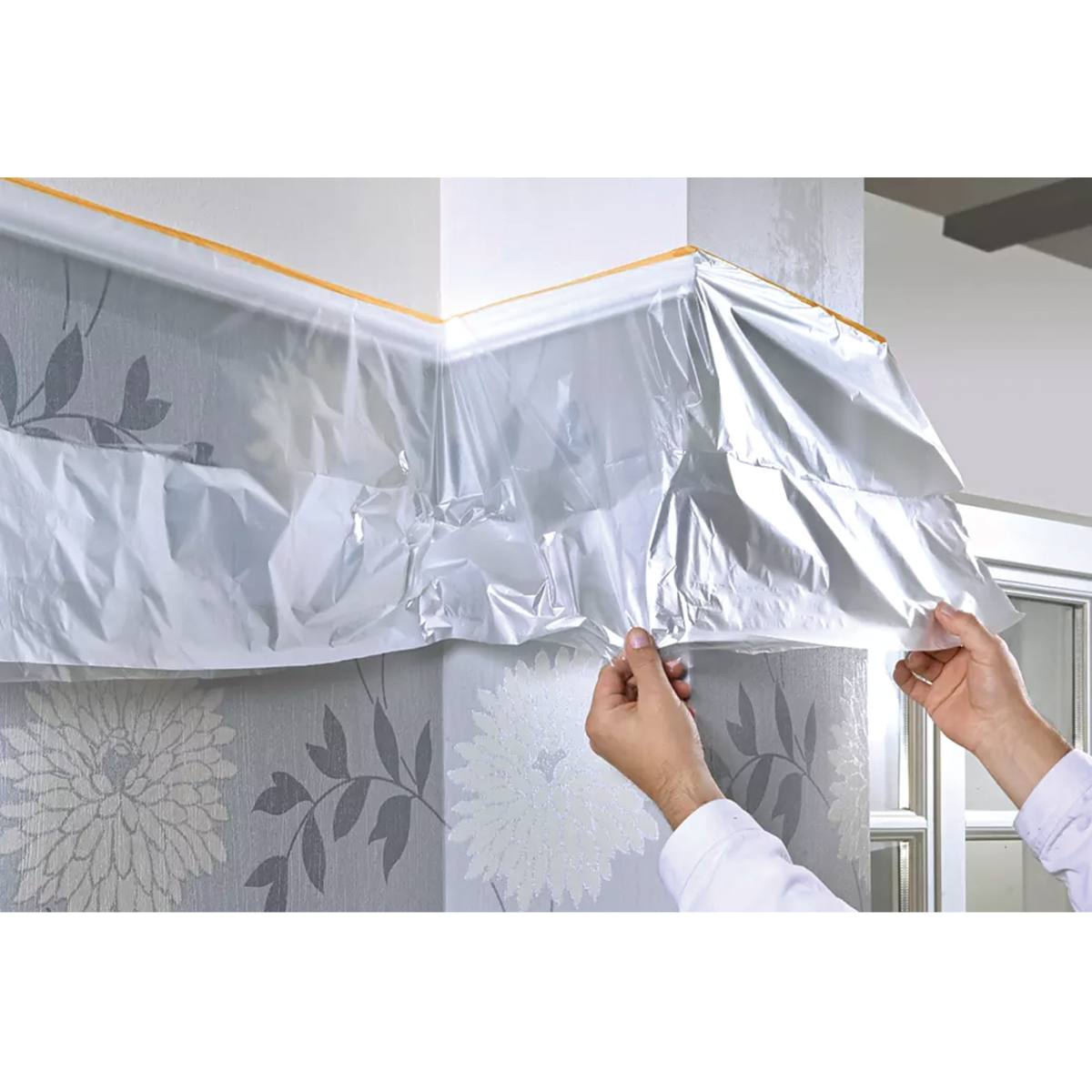 FILM TRANSPARENT 33m x 550mm AVEC ADHÉSIF POUR PROTECTION DE SURFACE INTÉRIEURE