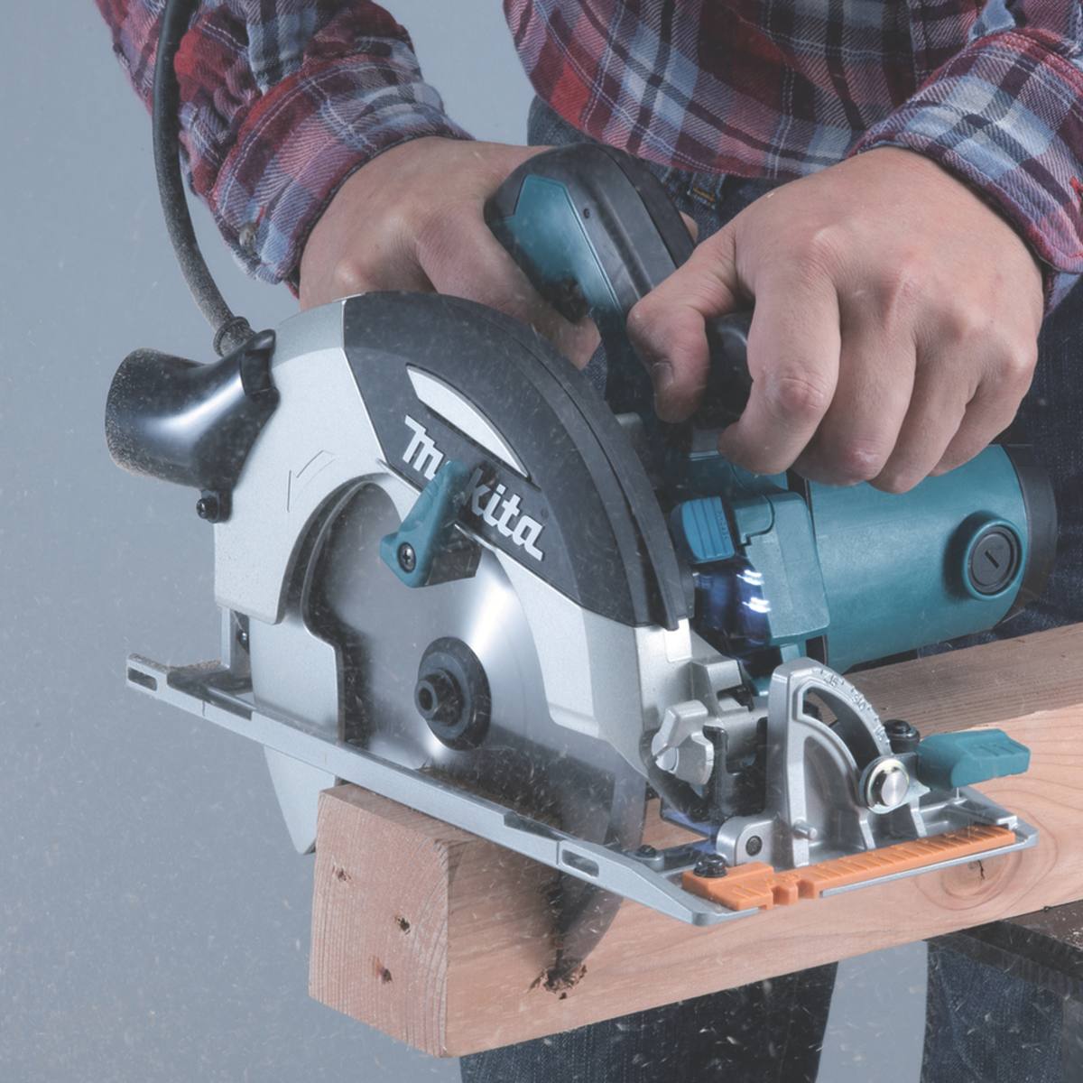 SCIE CIRCULAIRE 1400W Ø 190 - COUPE 67 MM