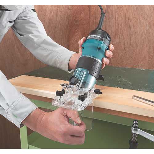 AFFLEUREUSE FILAIRE MAKITA 530 W