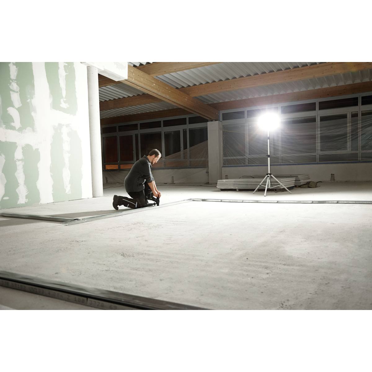 PROJECTEUR CHANTIER LED FESTOOL 8000 Lumens EN SYSTAINER SYS3 M-237 + TRÉPIED
