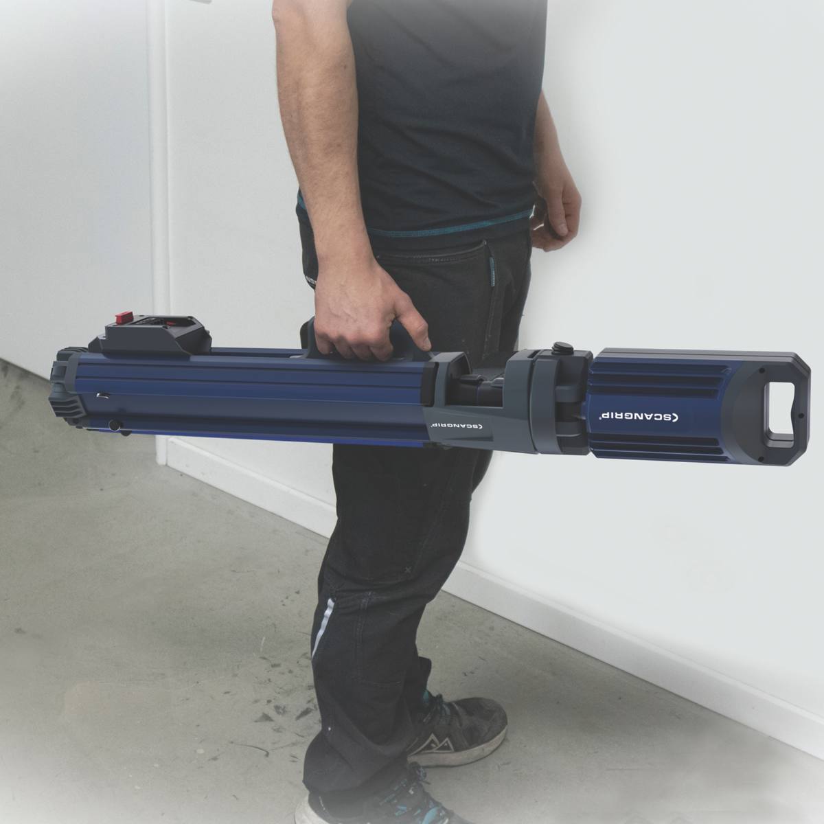 PROJECTEUR SUR TRÉPIED SUR BATTERIE ET SECTEUR