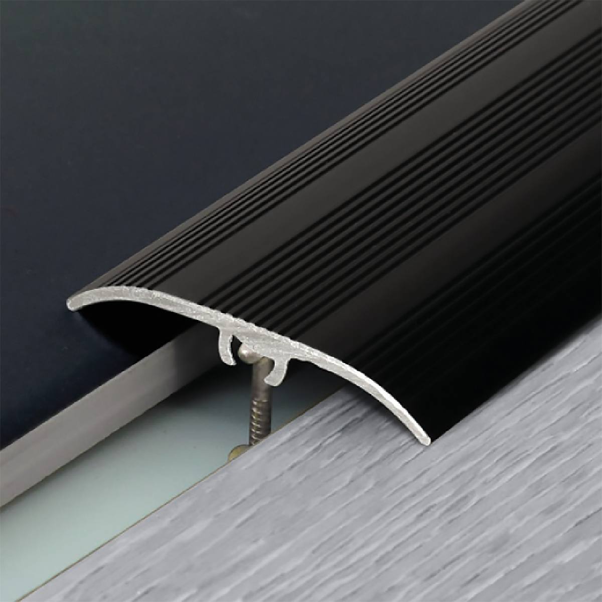 SEUIL FIXATION INVISIBLE MULTI-NIVEAU 41 x 2700 NOIR STRIÉ