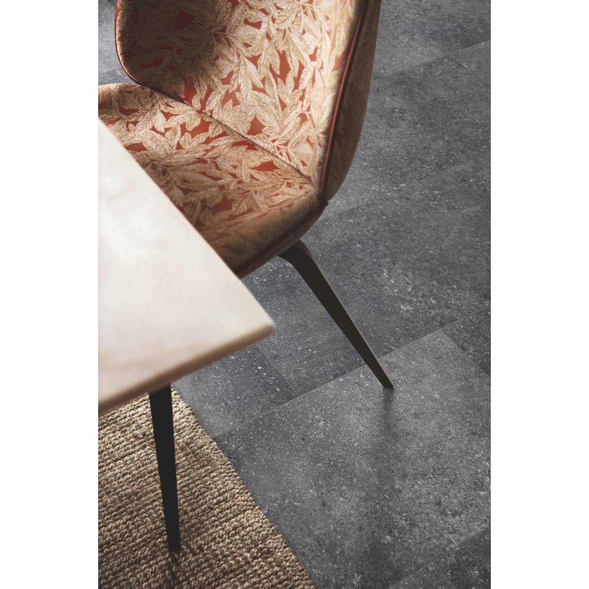 SOL VINYLE RIGIDE SOUS-COUCHE INTÉGRÉE DALLE CALCAIRE GRIS FONCÉ